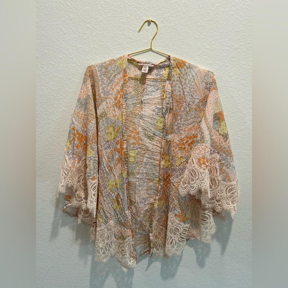 Victoria’s Secret Floral Lace Trim Gypsy Kimono open front silk Cardigan cover